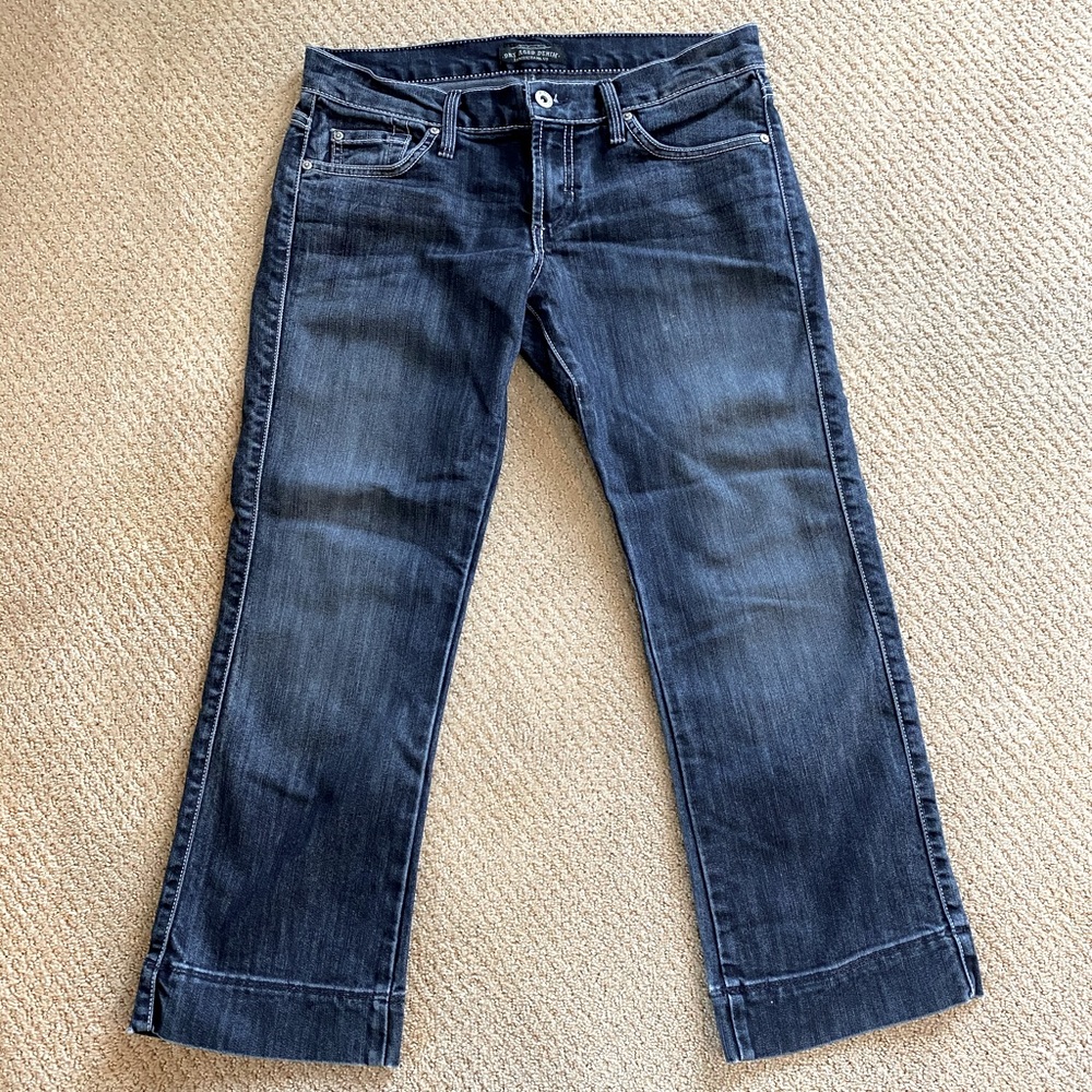 Super flattering cropped jeans. Barely worn.